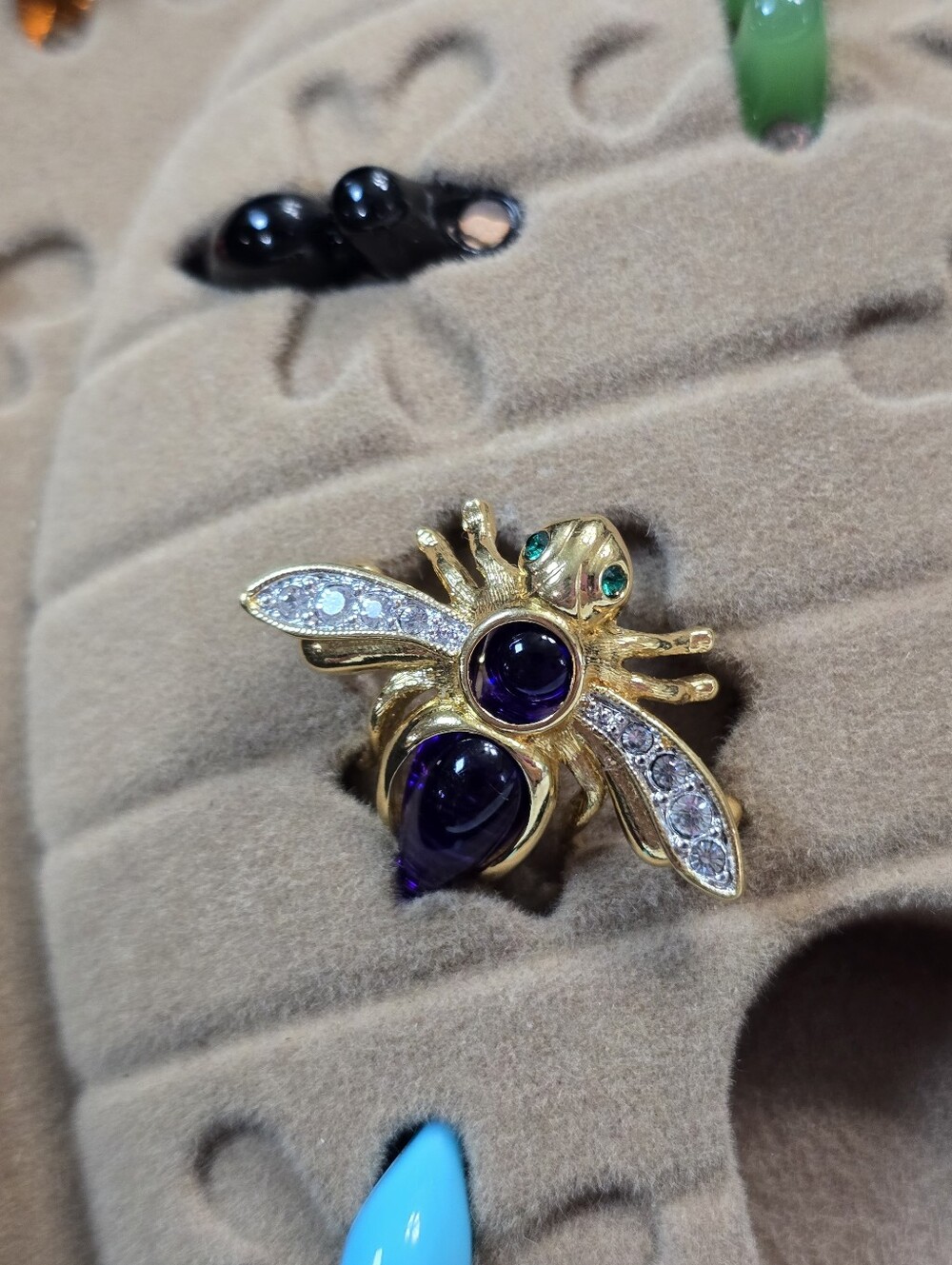Joan Rivers Multi-Color Bee Brooch Set with Interchangeable Bodies - Picture 15 of 16
